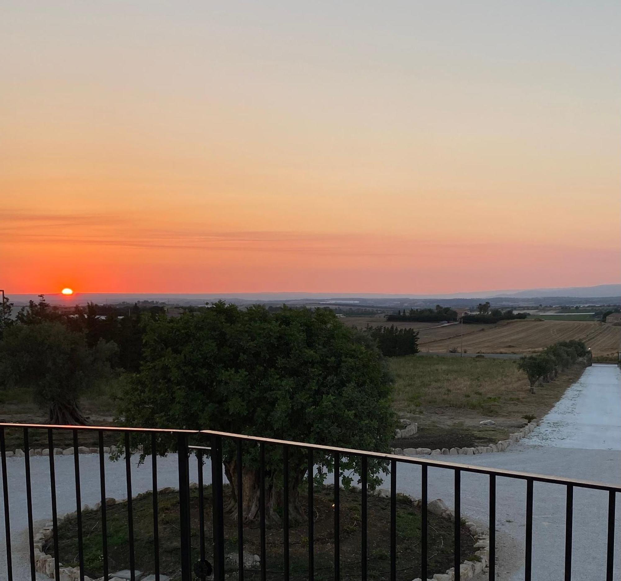 Carrua Guest House Marzamemi Bilik gambar
